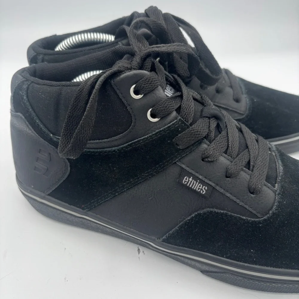 Y2K Etnies Half Pipe Sneakers Men 9.5 Triple Black Suede MidTop Skate Shoe EUC